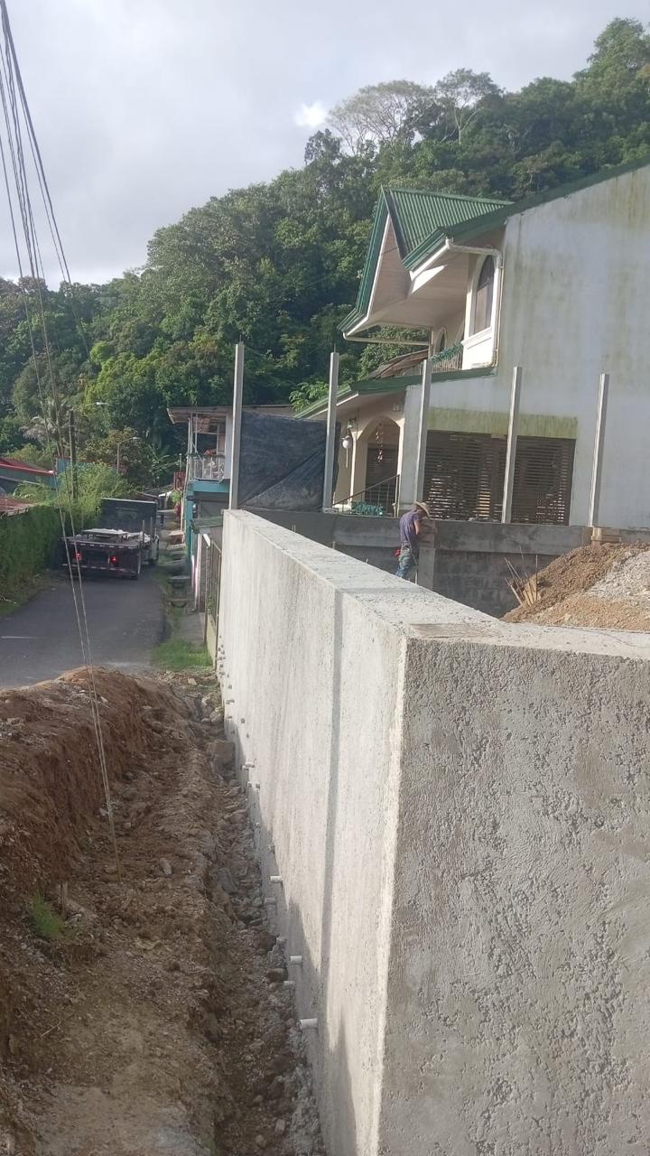 Muros de contención en Golfito