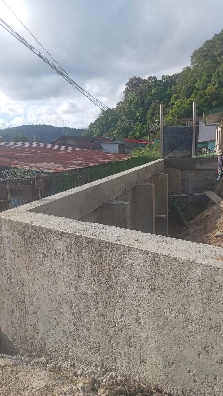 Muros de contención en Golfito